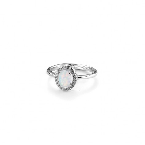 Anello con ovale bianco in opale