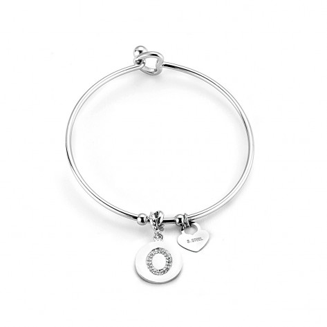 Bracciale rigido con charms cuore e lettera O