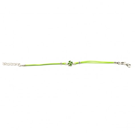 Bracciale con filo verde ed elemento centrale a forma di quadrifoglio