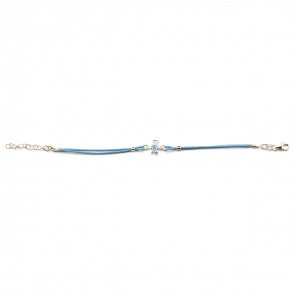 Bracciale con filo celeste ed elemento centrale a forma di bambino